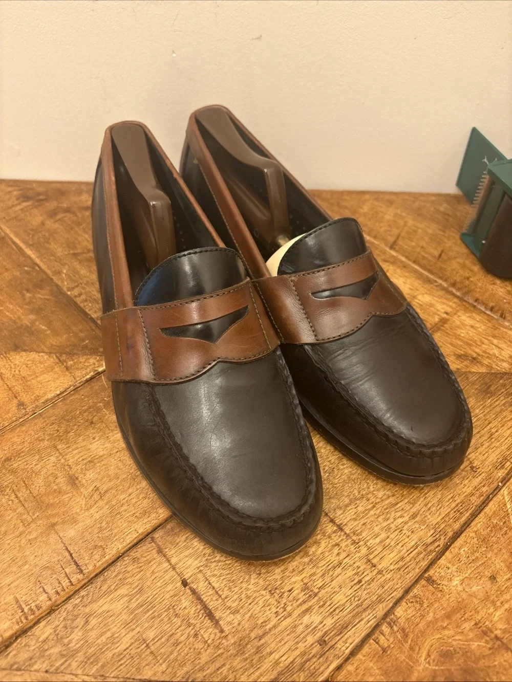 VTG GH Bass Weejuns Black & Brown Leather Slip On Penny Loafers Men's 9.5